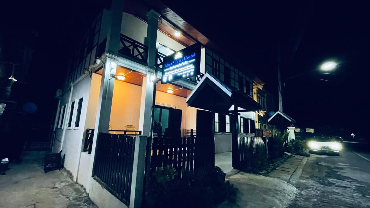 Meet Sunset Hostel Luangprabang Esterno foto